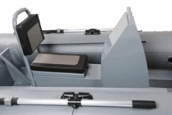 Quicksilver Jockey Konsole SU400 Grau 11 Quicksilver Jockey Konsole SU400 Grau -Boot Und Teile Quicksilver Inflatable jockeyseat console grey 2.png